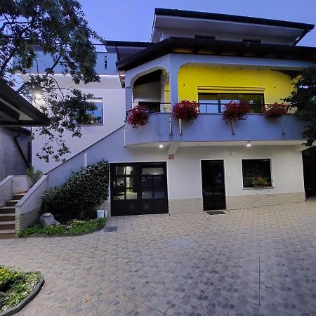 Apartma Mimi Dekani Exterior foto